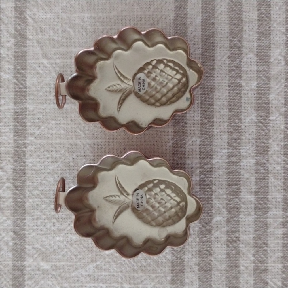 2 Pineapple Butter Molds Wall Decor (b530) - Picture 2 of 2